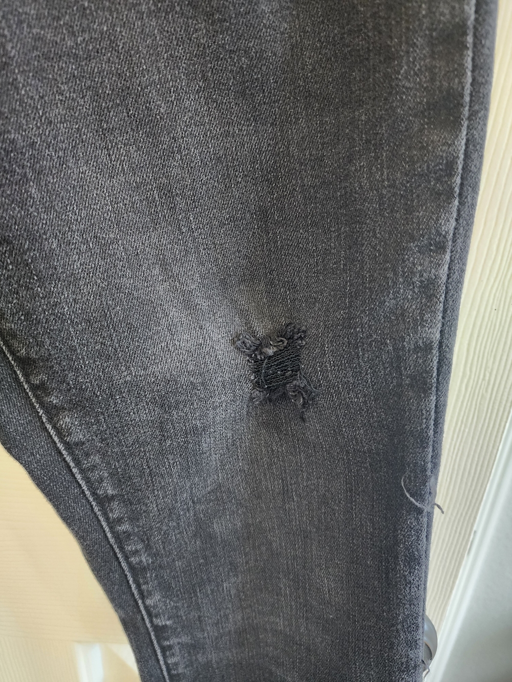 Pistola Black High-Rise Skinny Jeans with Knee Distress Size 28 Or Women's 6 - Picture 3 of 7